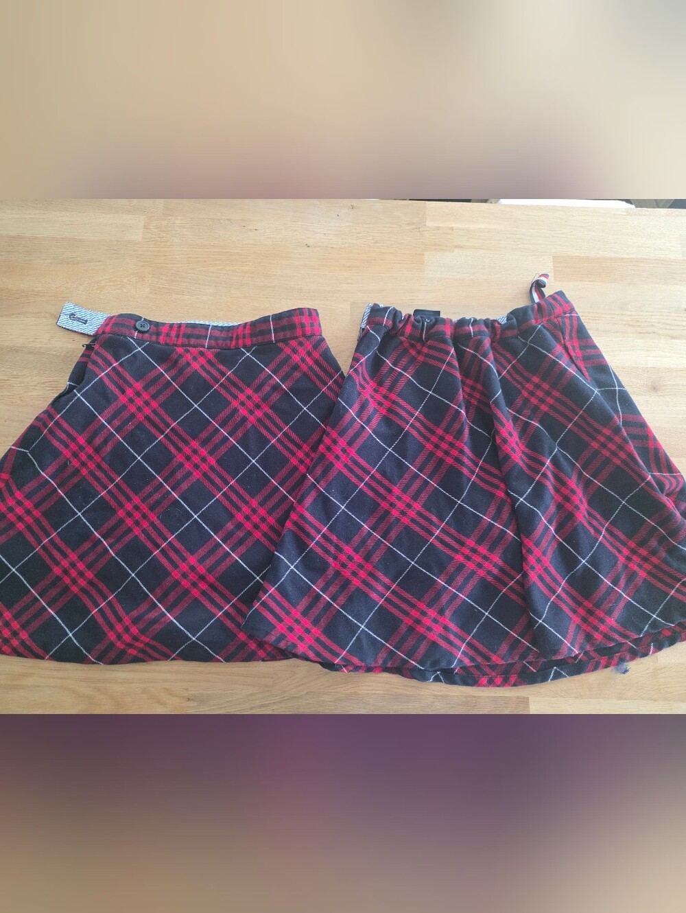 Tommy Hilfiger Red and Black Plaid A-Line Skorts (Pair) Sz Medium 8 Girls GUC